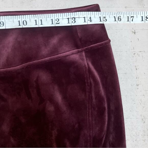 Lululemon Scuba High-Rise Mini Skirt
Velvet Garnet Size M Luxurious Soft - Picture 5 of 8